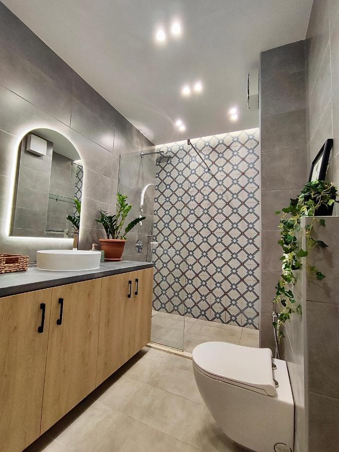 Modern Style 2Br-Apt - 10Min To Skanderbeg Square Apartment Tirana Bagian luar foto