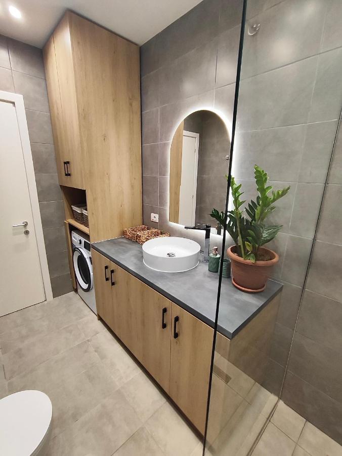 Modern Style 2Br-Apt - 10Min To Skanderbeg Square Apartment Tirana Bagian luar foto